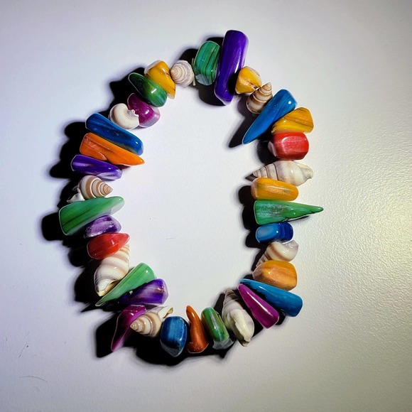 Bright, multi-colored rocks and shells on a stretchy bracelet - Picture 7 of 10